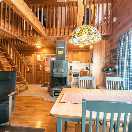 Family At Nulppotie 5, Levi *