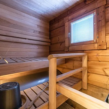 Family At Nulppotie 5, Levi Шале