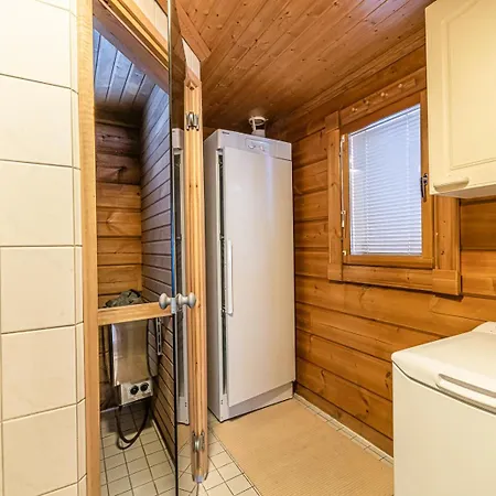 Family At Nulppotie 5, Levi