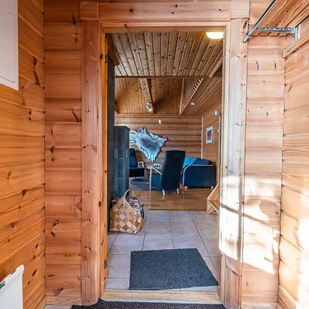 Family At Nulppotie 5, Levi